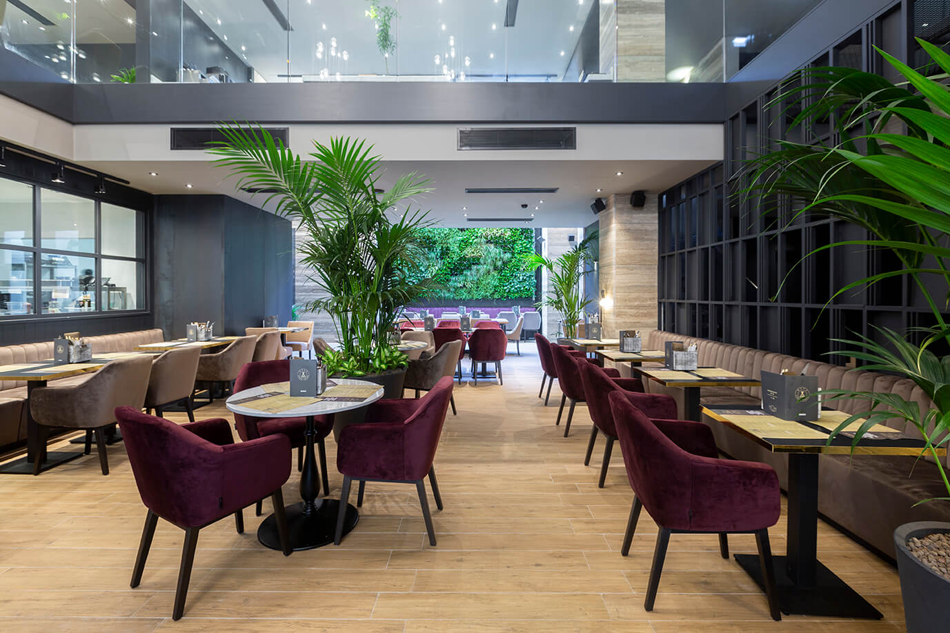 06 urban hotel – halmannvella – parquet looking tiles – black tiles