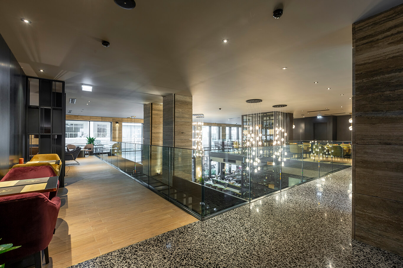 10 urban hotel – halmannvella – parquet looking tiles – black tiles